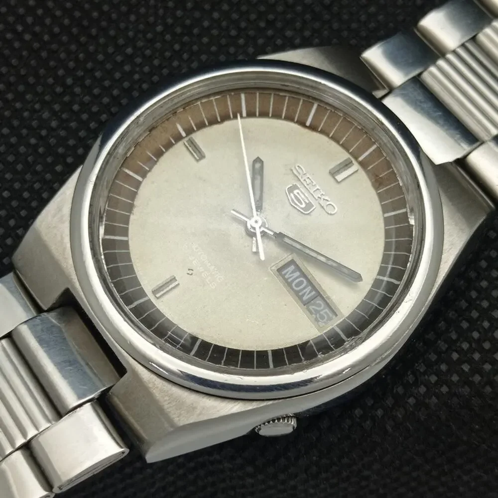 Vintage 1978 Seiko Automatic Mens Silver Watch W/daydate & Patina accents